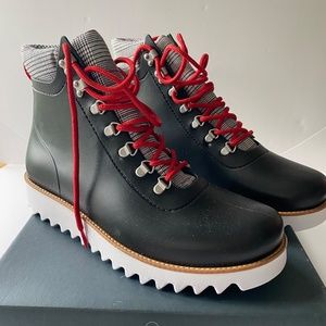 Bernardo Winnie Hiking Style Rain Boots - Black - New in Box SZ11